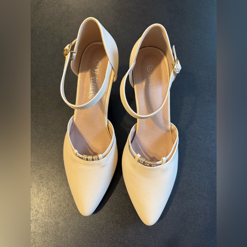 Elegant Cream Pointed Toe Heels